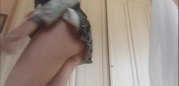  sensuality mixed with bad smell ... I masturbate under my skirt while farting